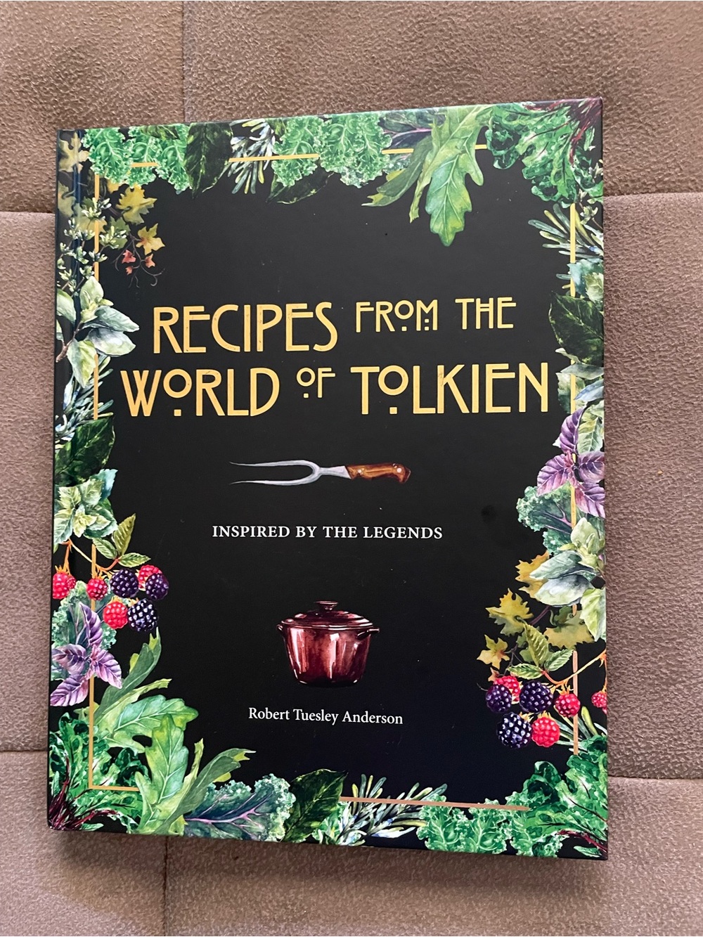 Recipes from the World of Tolkien - Black/Green Illustrated Cookbook